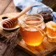 Choosing the Right Honey: A Guide to Varieties, Tastes, and Pairings
