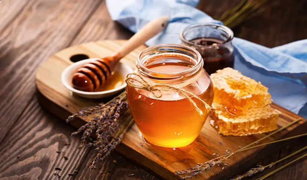 Choosing the Right Honey: A Guide to Varieties, Tastes, and Pairings