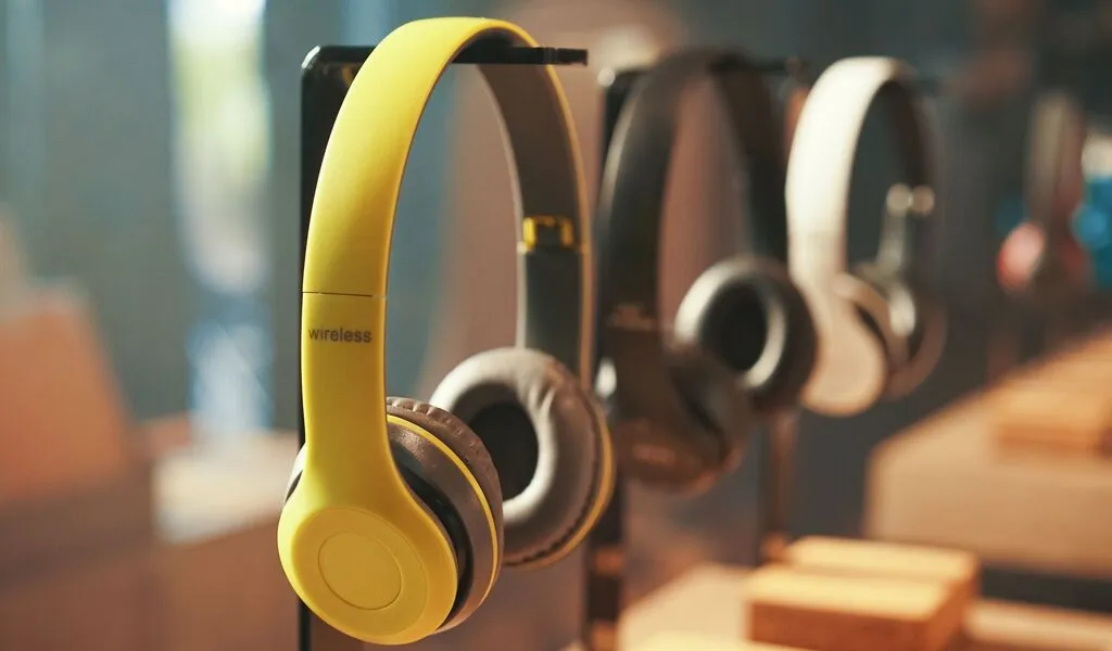 How To Choose The Best Wireless Headphones For Your Needs