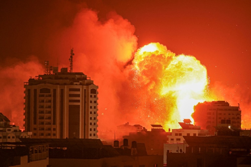 Israel Strikes Hamas in Gaza as Palestinian Militants Threaten to Execute Prisoners