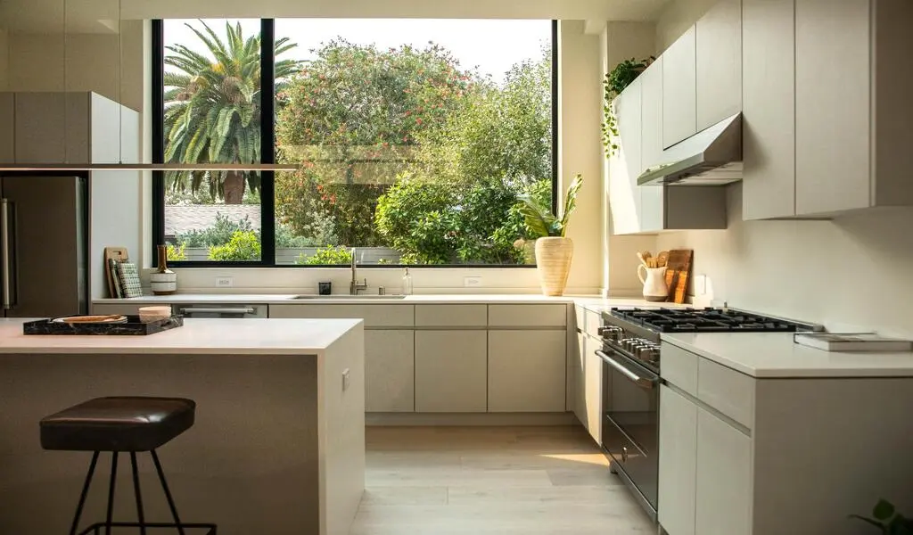 Kitchen Islands: Maximizing Space and Functionality