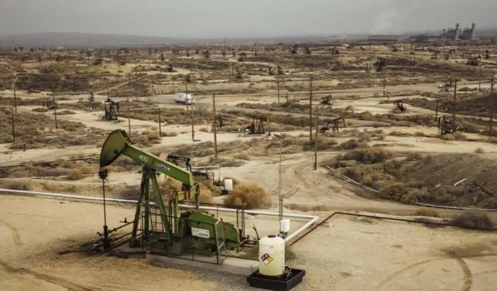 Settlement Negotiations vs. Litigation in Oilfield Accident Cases