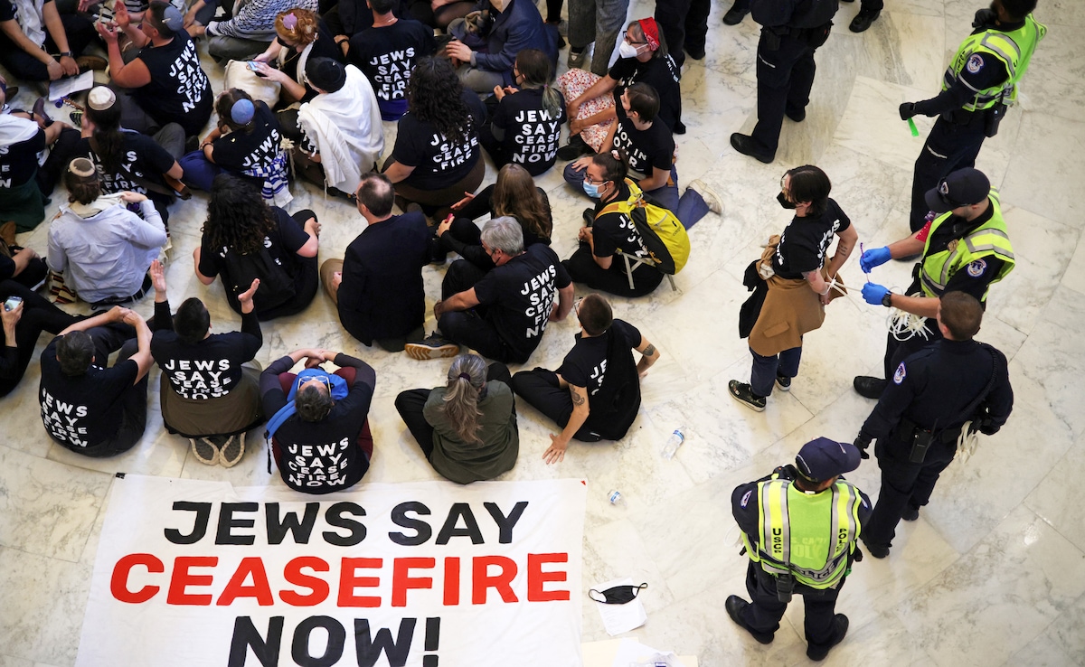 op2qsd78 capitol jews protest 625x300 19 October 23 1