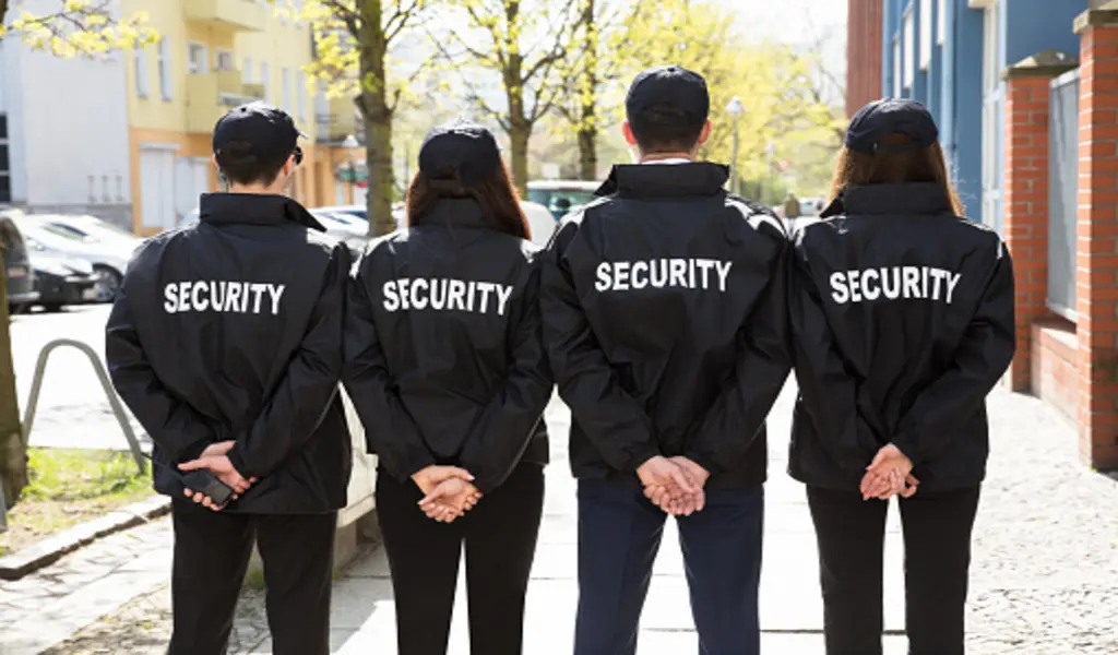 5 Best Qualities to Consider Before Hiring Security Guards