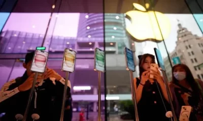 Shares Dip As Apple Holiday Forecast Disappoints On iPad, Wearables