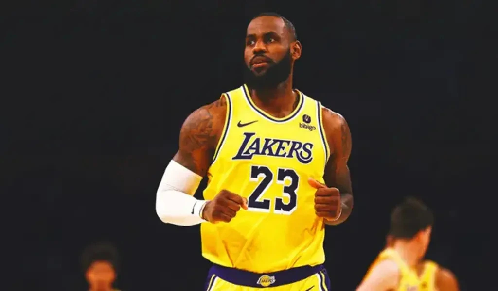 The Lakers Beat The Suns 122-119 With 32 Points From LeBron James