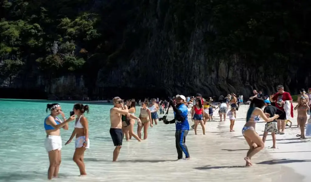 Thailand Might Relax Visa Rules to Extend tourists' Stay ahead of Winter Festival
