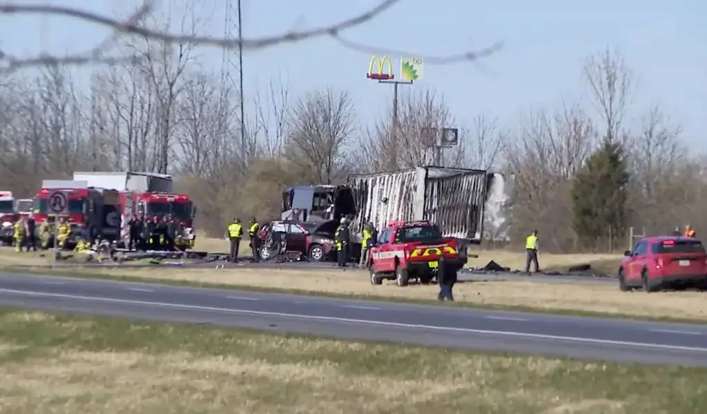 An Ohio Highway Crash That Killed 3 Students And Hospitalized 18 Others Killed 3 People
