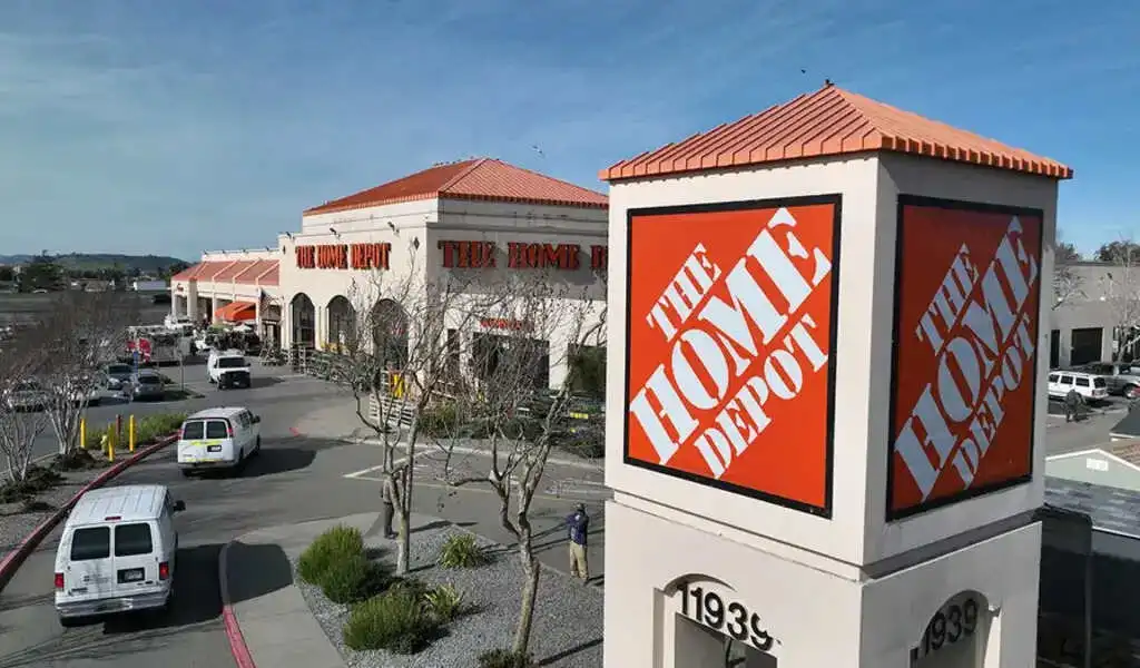 Home Depot Beats Earnings Expectations, But Offers a Tepid Outlook