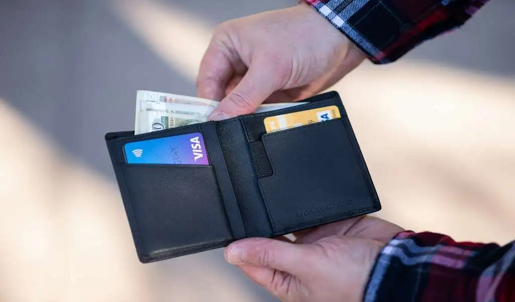 Bifold vs. Trifold: Which Wallet to Choose?