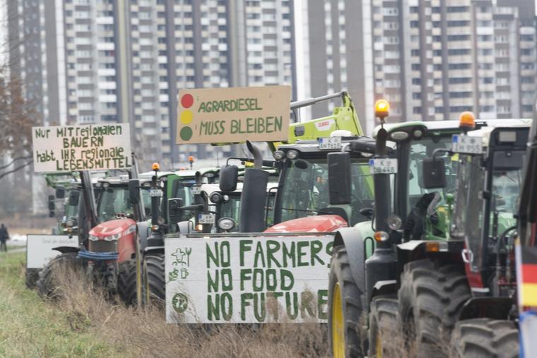 Farmers in Europe Rebel Against Unrealistic EU Green Polices