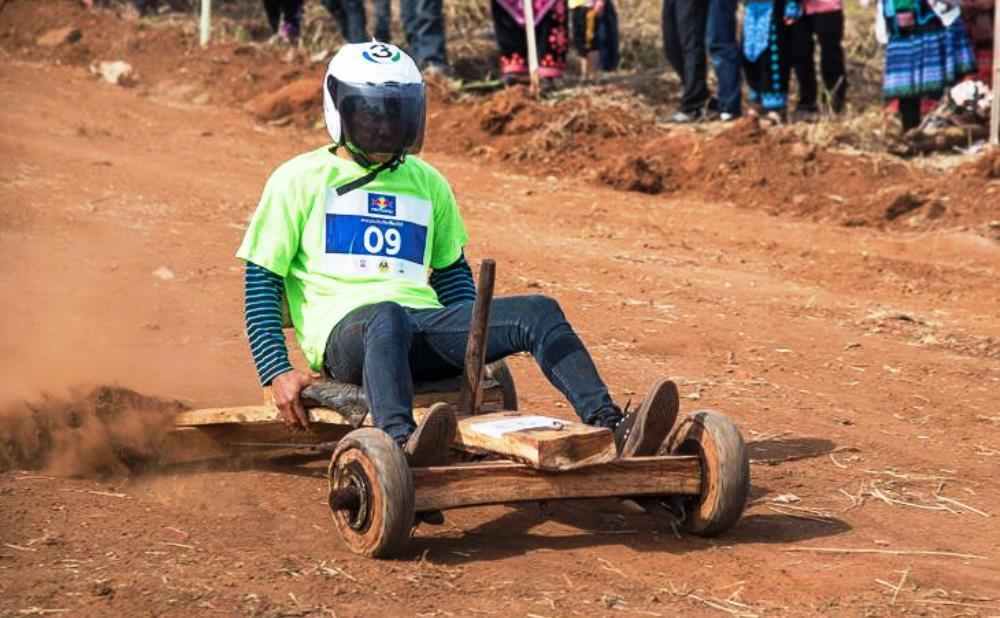 Formula Hmong” wooden carts, racing