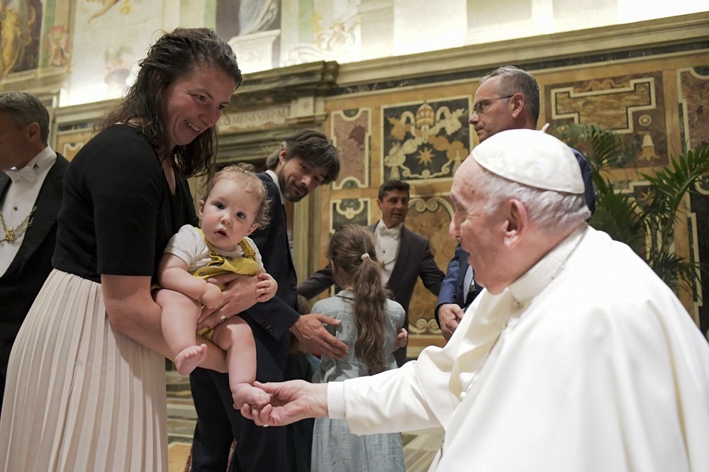 Pope Francis Calling for a Worldwide Ban on Surrogacy Sparks Anger
