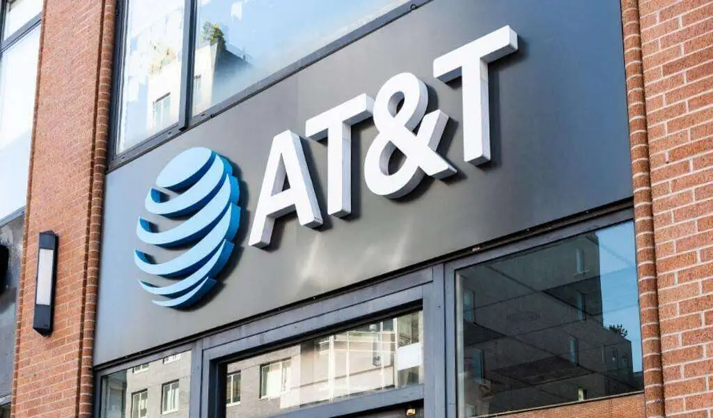 AT&T's Equipment Writedown Hurts Annual Profit Outlook, Shares Fall