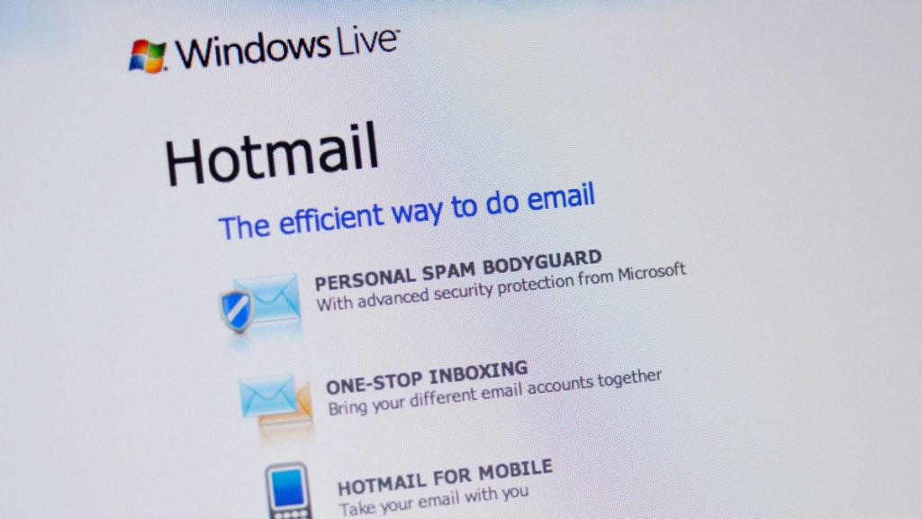 Students in Thailand Learn About the Transition of Hotmail in the Classroom