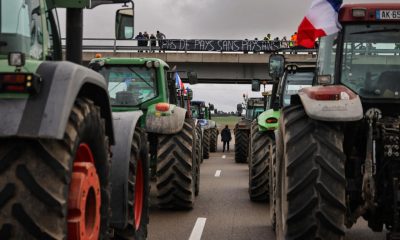 French Farmers Close in on Paris