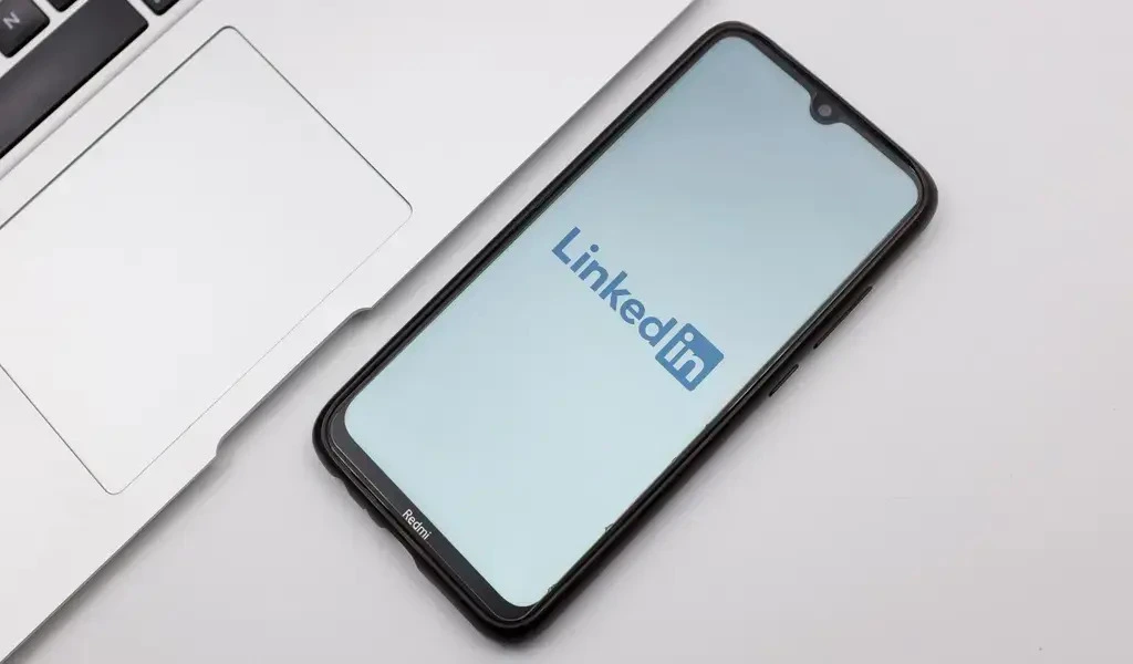 LinkedIn's New Feature Encourages Users To Connect With Their Networks