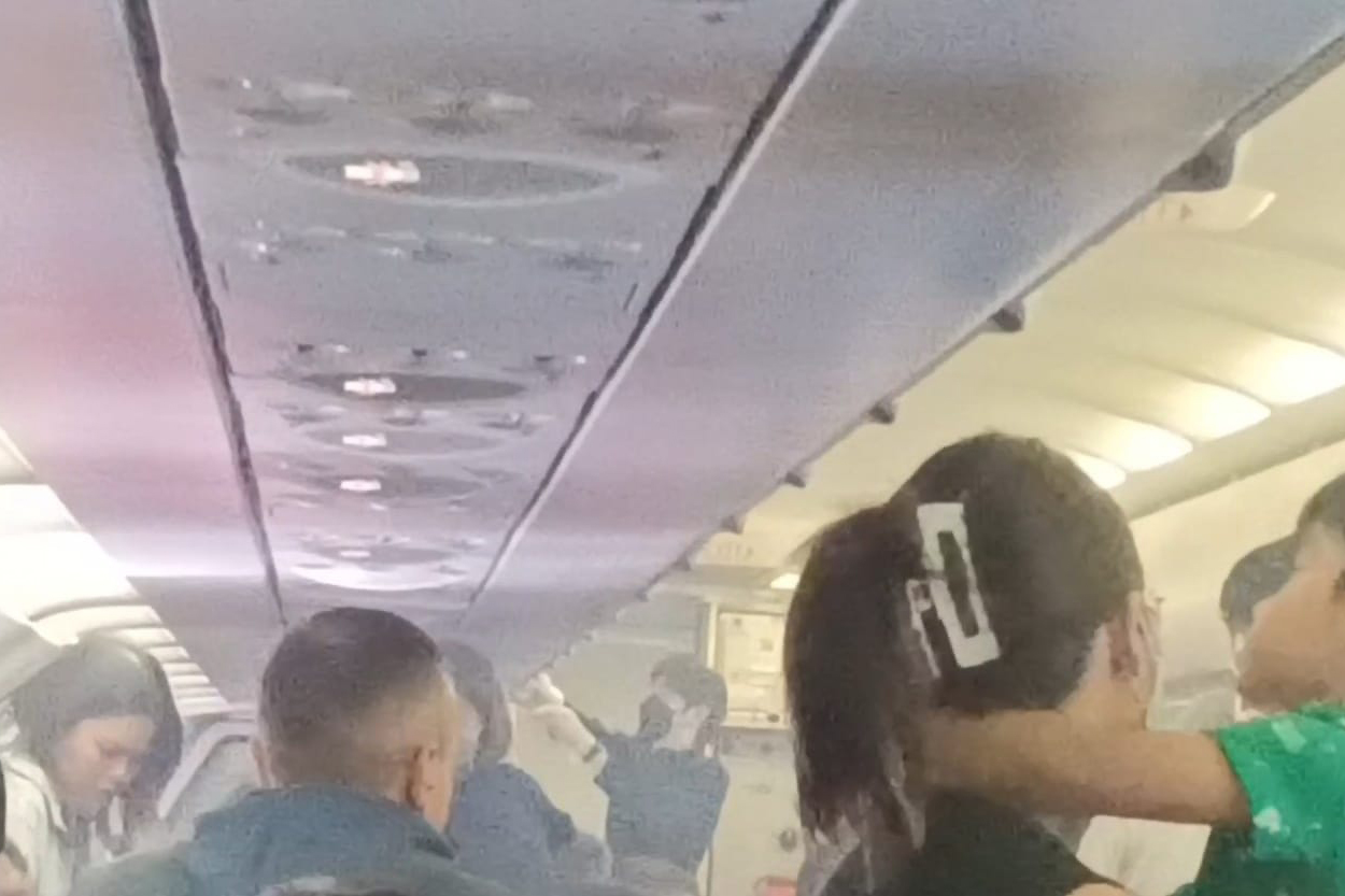 Portable Charger Bursts into Flames Causes Panic on Thai Air Asia Flight