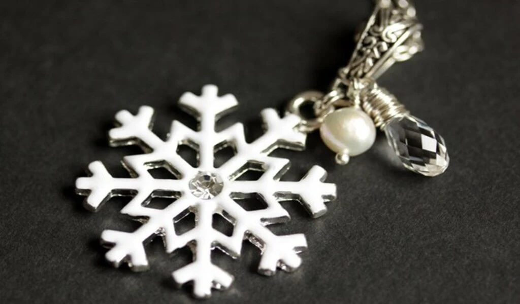 Snowflake Necklaces for the Winter Lovers!