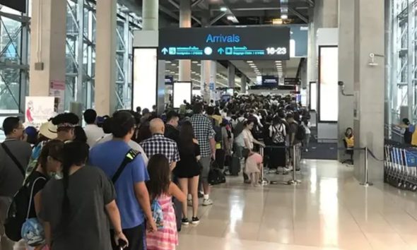 Thailand's PM Dissatisfied With Long Lines at Suvarnabhumi Airport