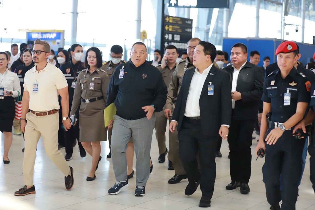 Thailand's PM Dissatisfied With Long Lines at Suvarnabhumi Airport