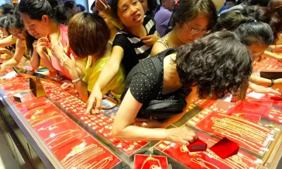 Chinese Create a Gold Rush as Property Prices Crash in China