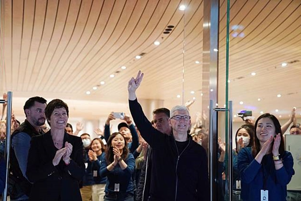 Apple Opens Flagships Store in Shanghai