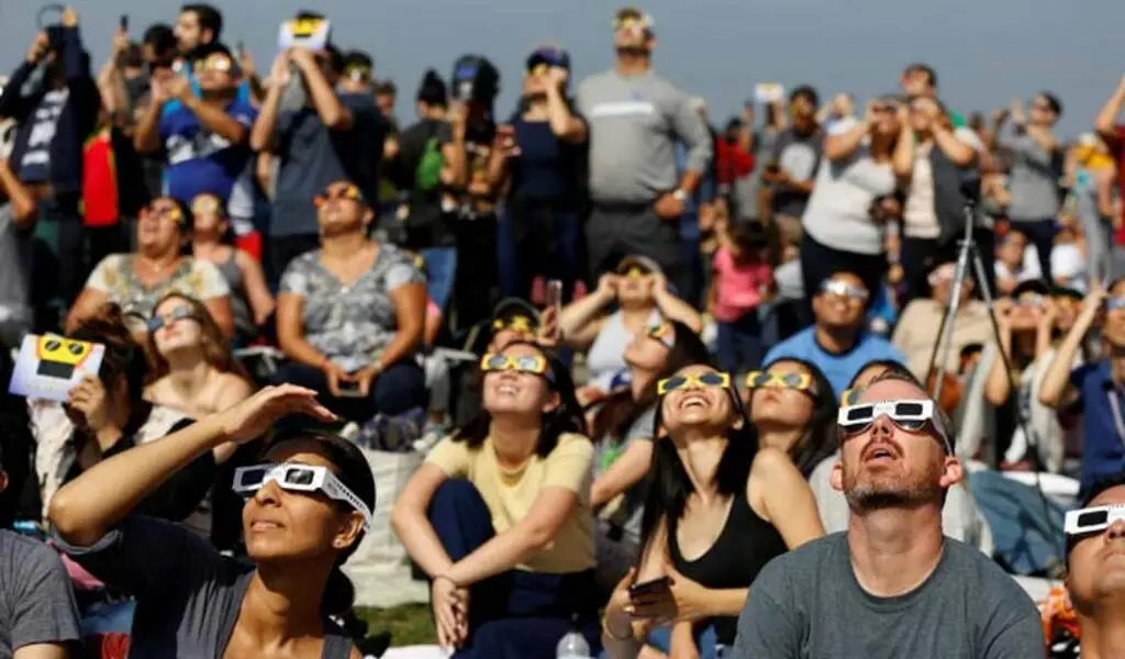 Solar Eclipse 2024 Scammers are selling fake eclipse glasses, beware!