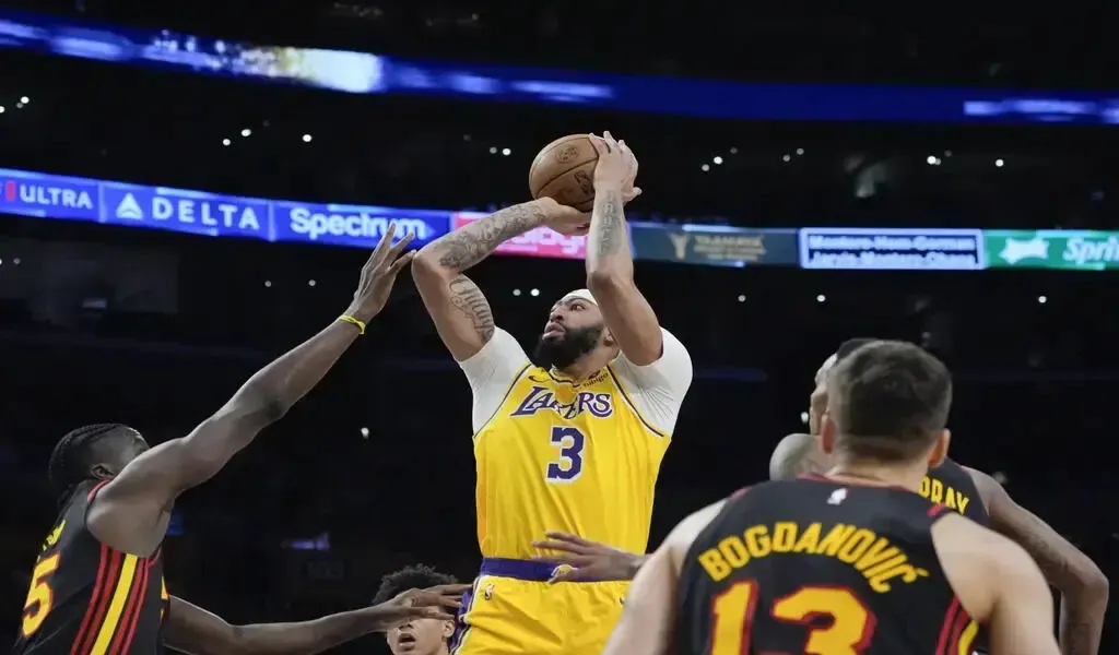 136-105 LA Lakers Win Over Hawks As LeBron Scores 25 And D'Angelo Russell Ties 3-Point Record