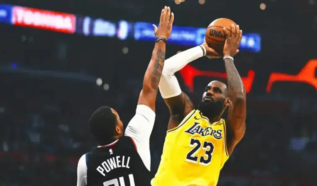 Despite a 21-Point Deficit, LeBron James Outscored The Clippers In The Fourth Quarter
