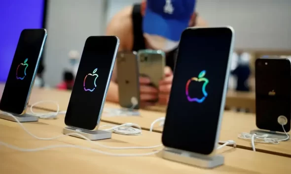 Apple iPhone Shipments Decline 10% Despite Smartphone Industry Rebound