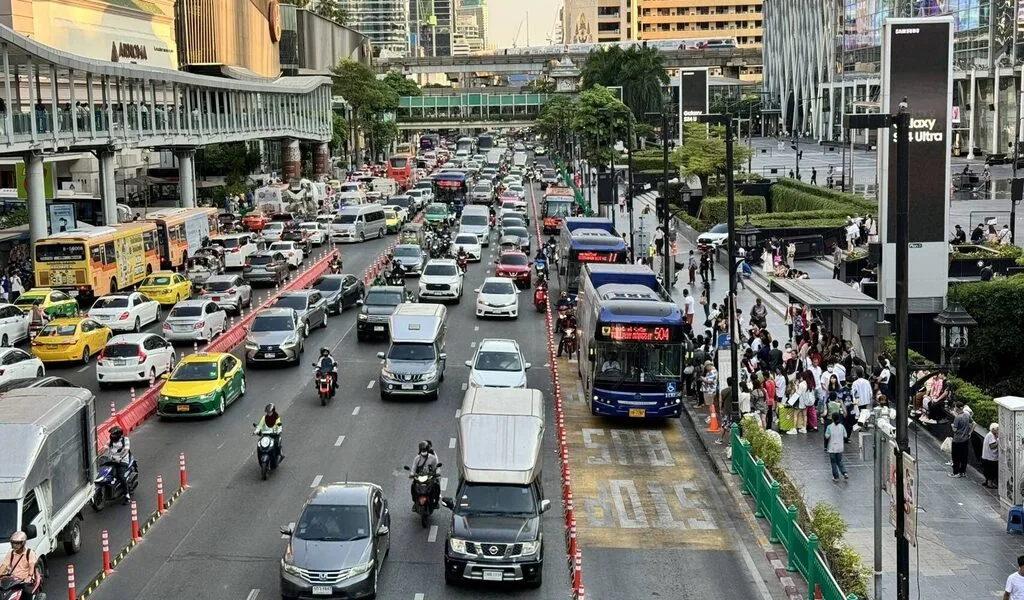 Bangkok Government Implements Measures to Regulate Tuk-tuks and Taxis