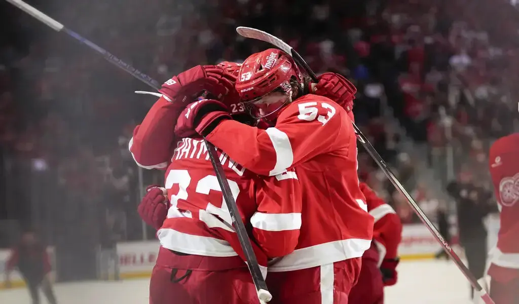Red Wings Keep Their Playoff Hopes Alive With a 5-4 Win Over The Canadiens