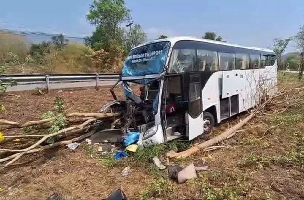 Tour Bus Crashes in Northern Thailand, Driver Killed, 29 Injured