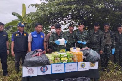 Soldiers in Chiang Rai Seizes 25kg of Crystal Meth