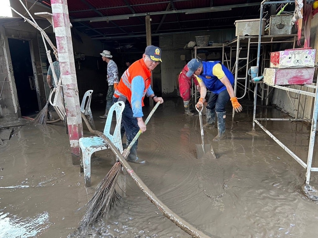 Chiang Rai Governor Rushes To Allocate Budget For Flood Relief And Recovery