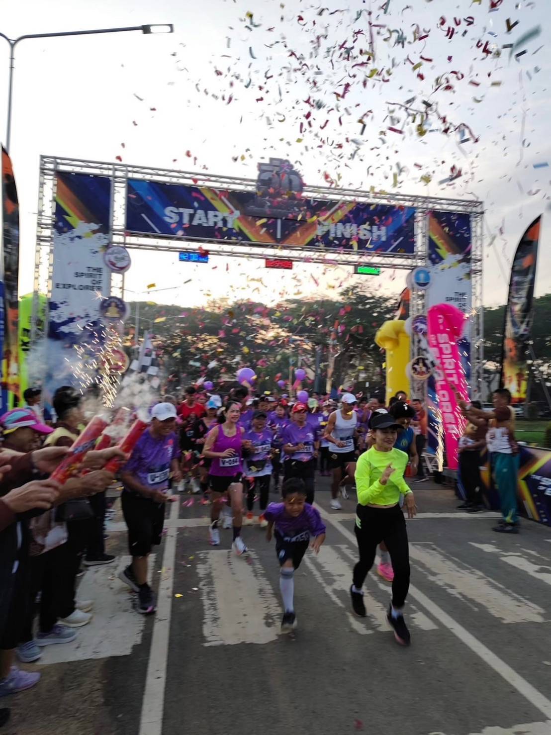 Hundreds Participate In Chiang Rai's Wiang Nong Lom Run