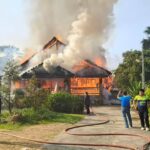 Fire Destroys Wooden Home in Rob Wiang District of Chiang Rai