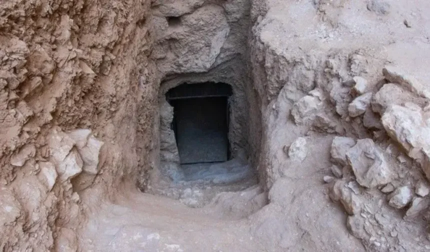 First Pharaoh Tomb Found in Egypt After 100 Years