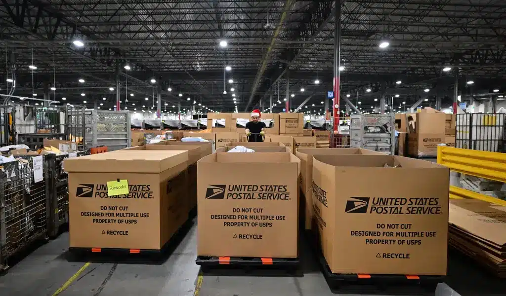 US Resumes Parcel Shipments From - US Resumes Parcel Shipments From China After Tariff Changes.webp