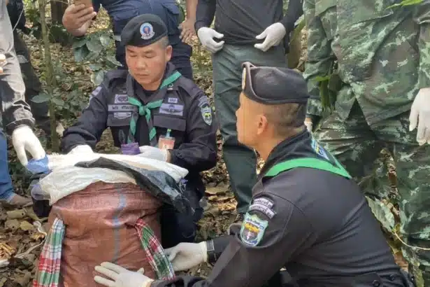 Soldiers Recover 200,000 Meth Pills in Wiang Kaen, Chiang Rai
