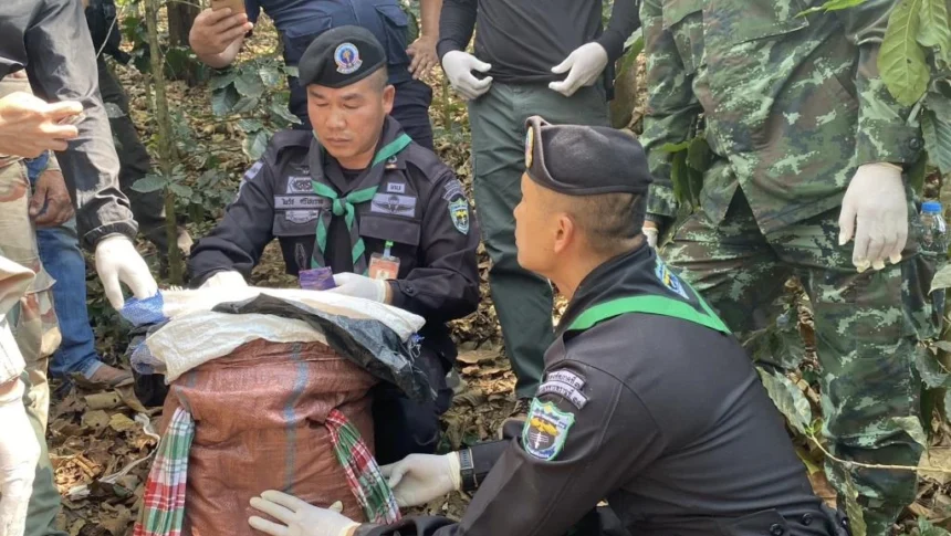 Soldiers Recover 200,000 Meth Pills in Wiang Kaen, Chiang Rai