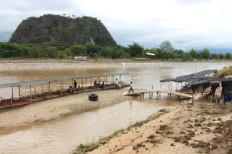 Riverside Vendors in Chiang Rai