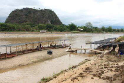 Riverside Vendors in Chiang Rai