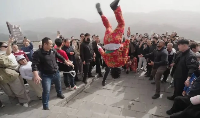 IShowSpeed livestreams china
