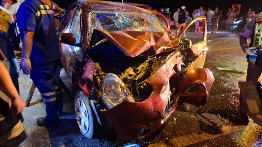 Three Vehicle Crash Injures More than 10 Songkran Revelers