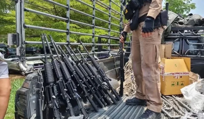 Police Arrest Two Men With AR-15 Rifles