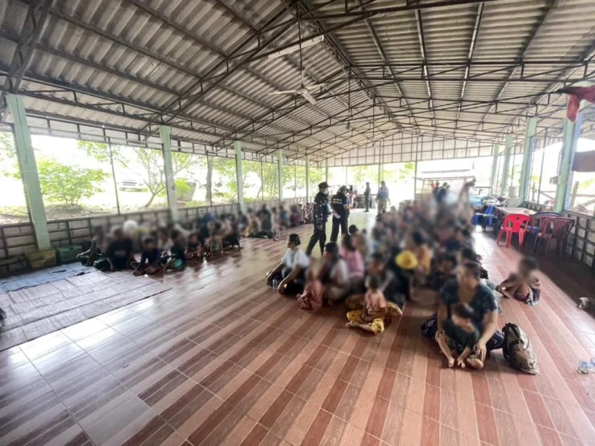 Hundreds Flee into Tak, Thailand