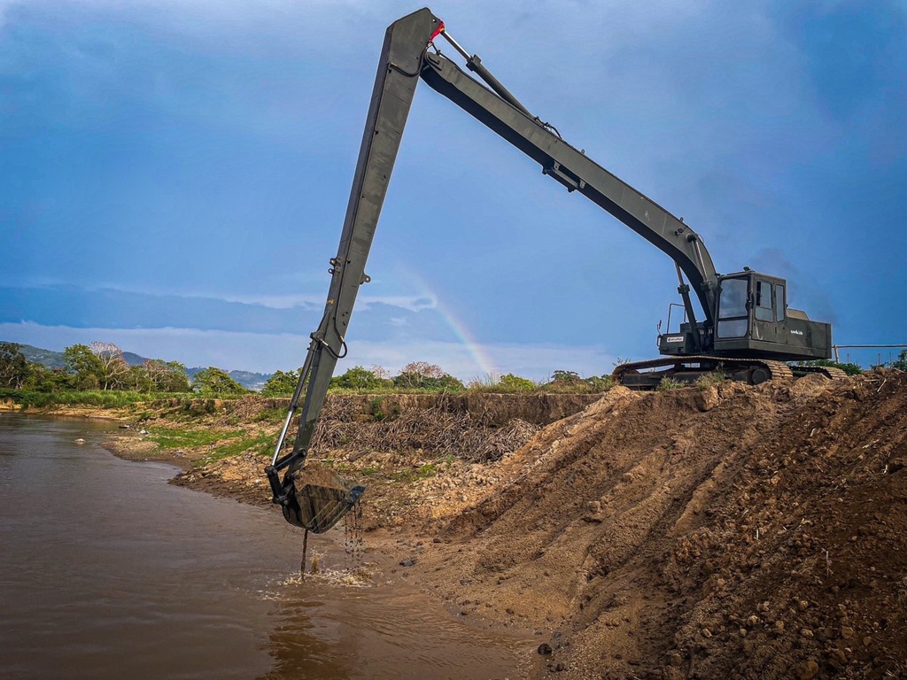 Mae Sai river dredging