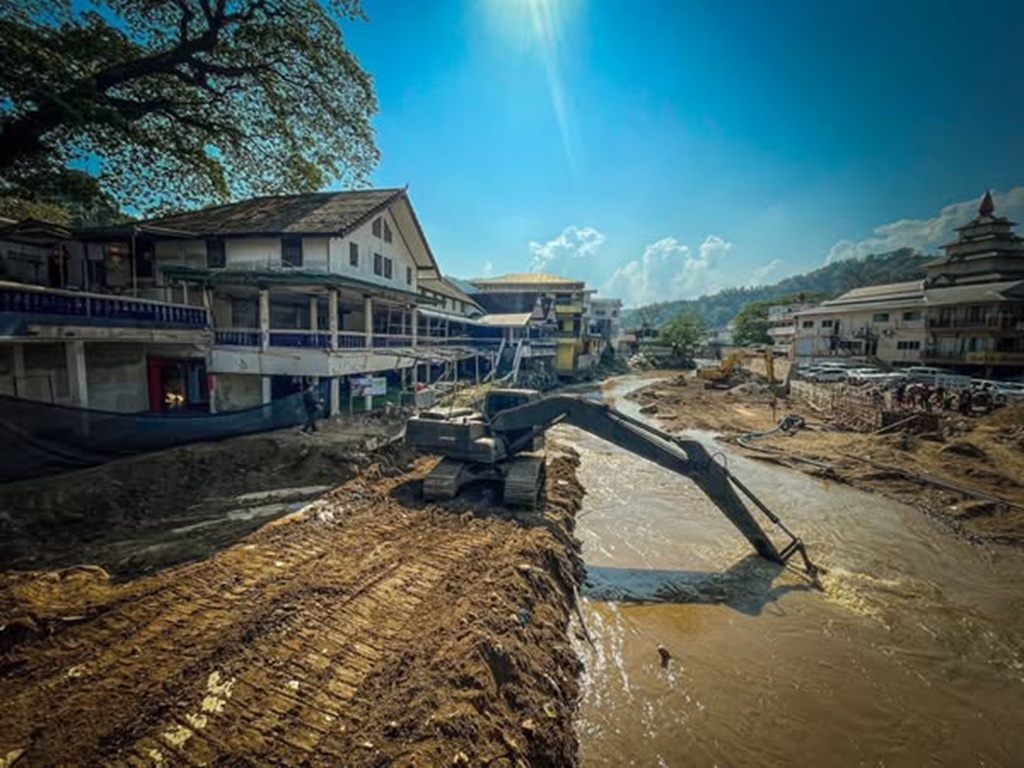 Mae Sai river dredging